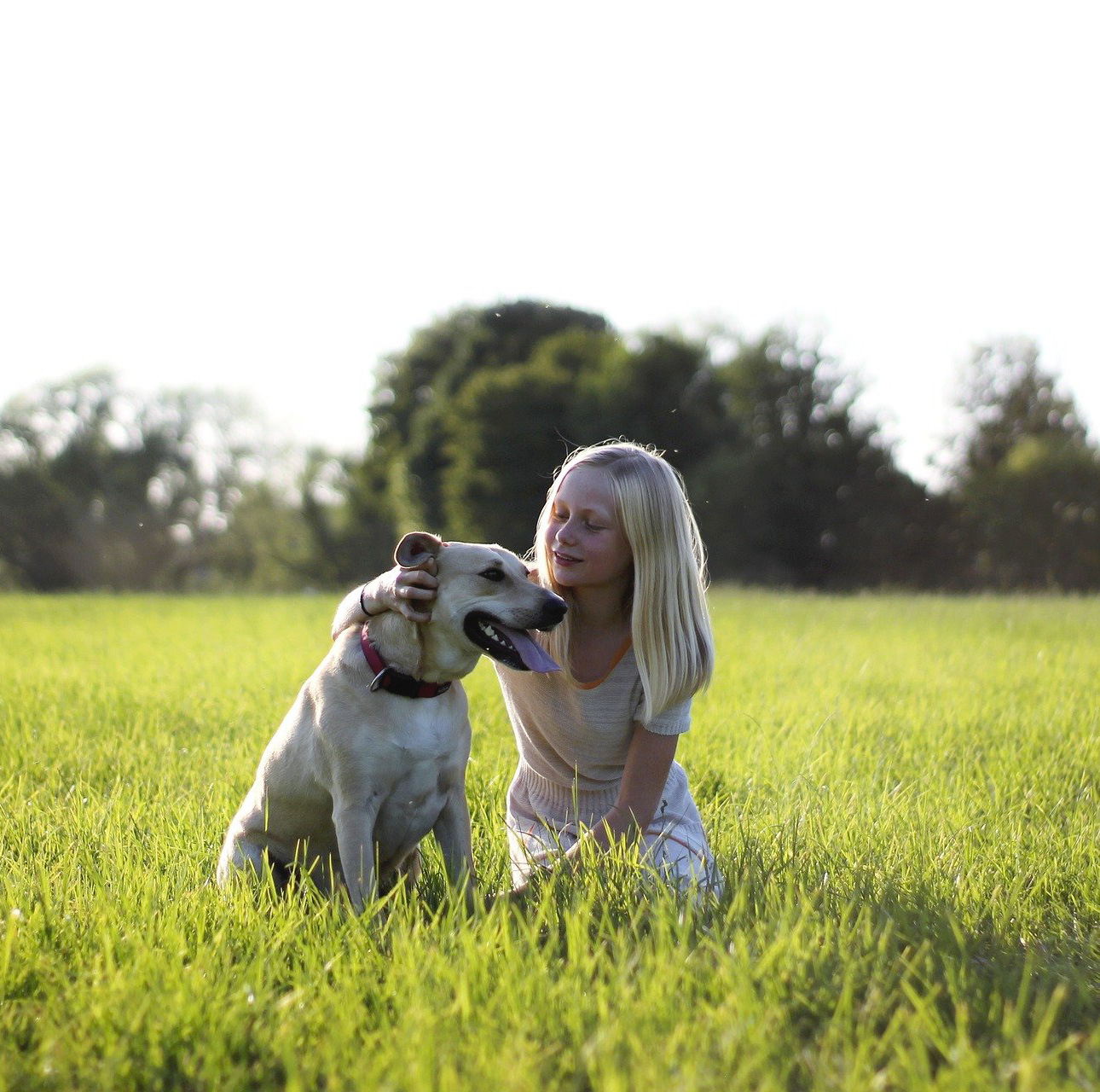 fille avec son Chien